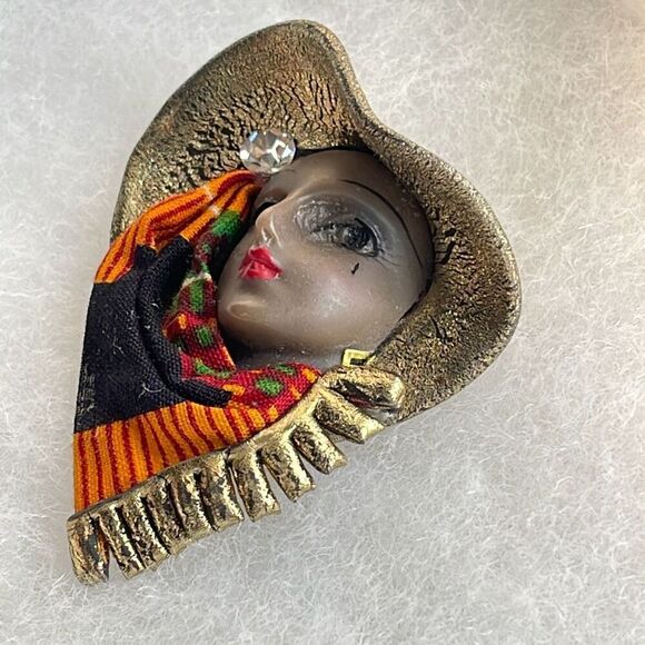 Vintage 80’s elegant lady brooch sun hat and scarf. - Picture 2 of 7